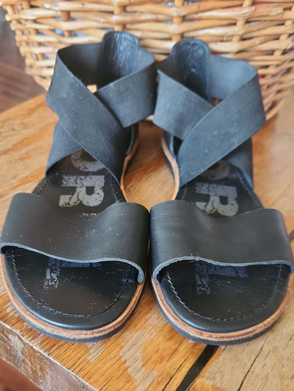 Sorel sz 9.5 Leather Stretch Sandals Strappy Gladiator Black Flats - Picture 2 of 11